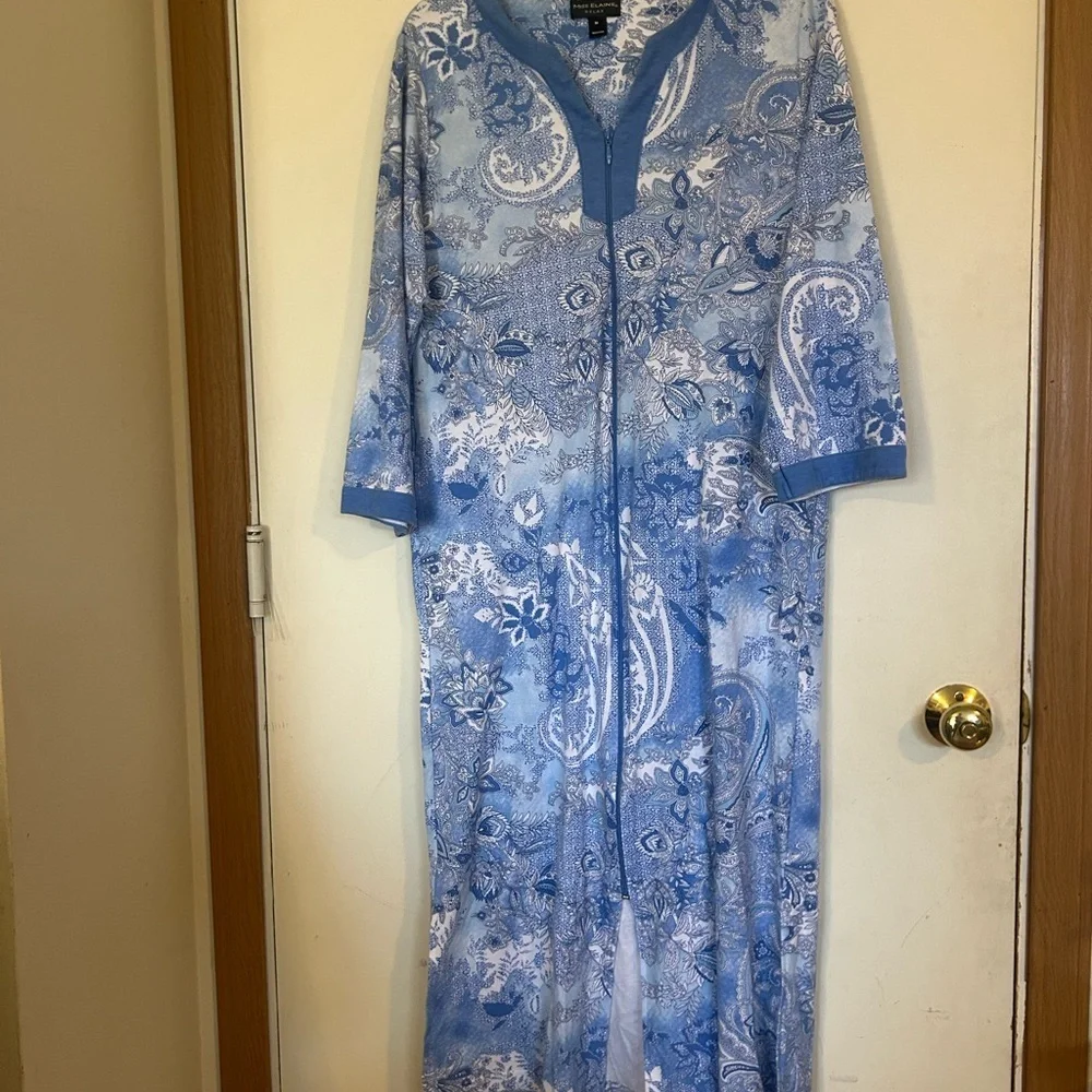Miss Elaine Relax Blue and White Paisley Floral Zip House Coat Medium